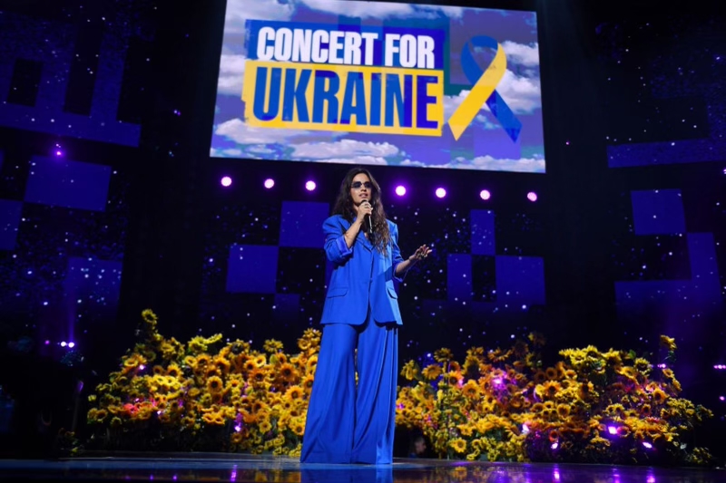 Neg Earth lights up Concert for Ukraine